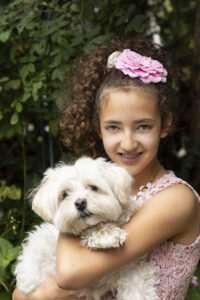 Baráth Zsuzsanna fotográfus - lány kiskutyával